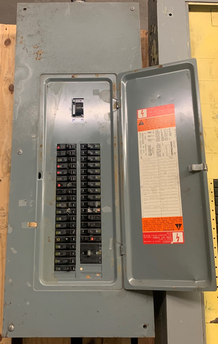 Square D Breaker Panel QOC44OM Ser G1, 200A Main, Dry Type 1 Enc